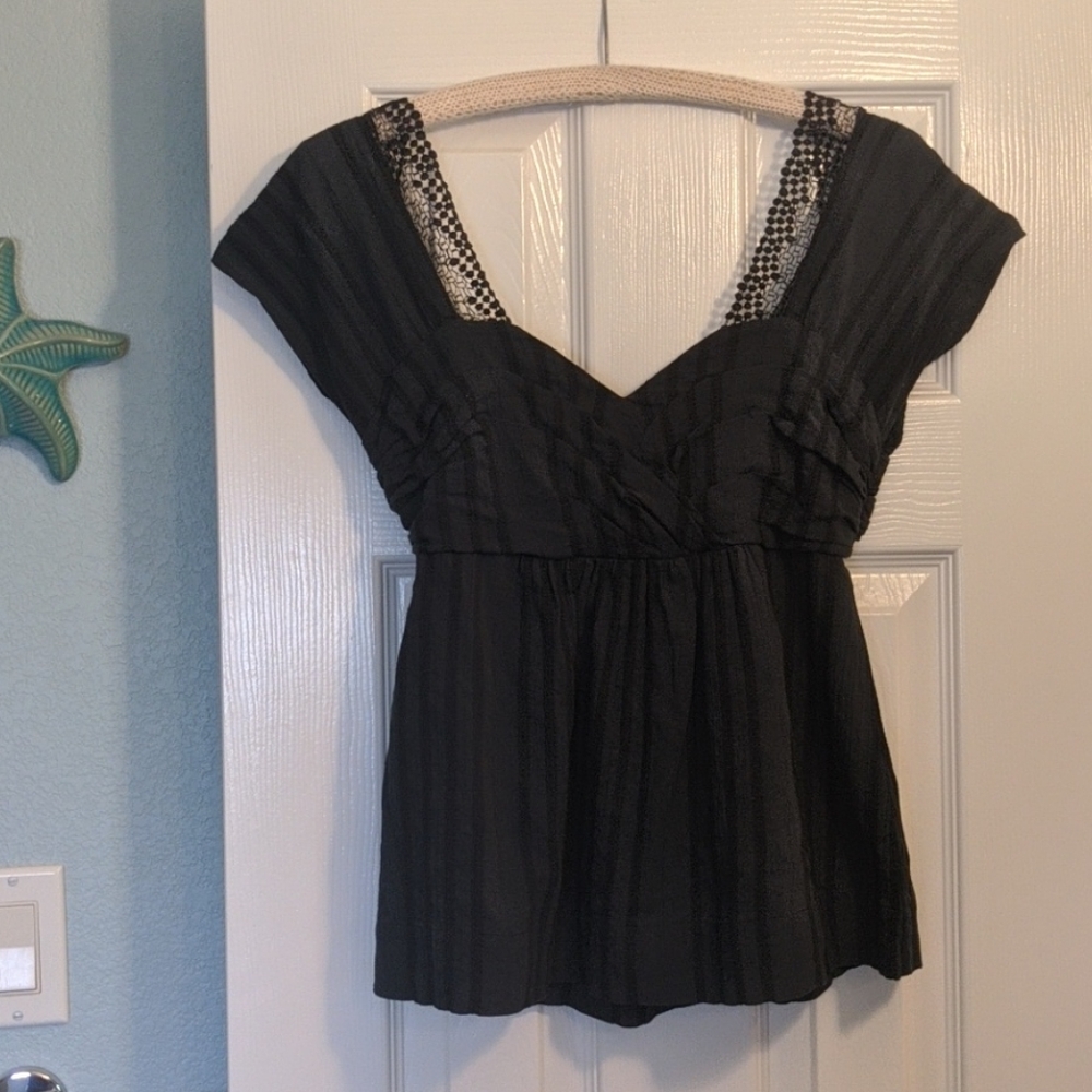 Edme and Esyllte grey stripe lace lined top S